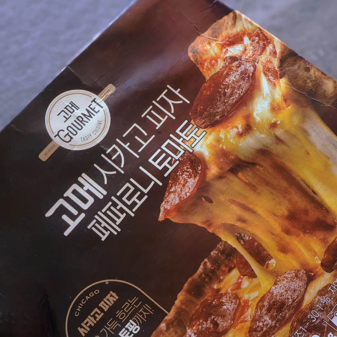 ユ・ハナさんのインスタグラム写真 - (ユ・ハナInstagram)「편하게 드러누워있고 싶은  주말인데, 피자먹고싶단 끼끼말에 파스타는 두종류로 왜  볶음밥은 왜, 그리고 지금은 설거지하고 쌓아둔 그릇깨서 치우다 잠시 쉬는 중 . . 일복터진애」6月3日 13時59分 - hahana111