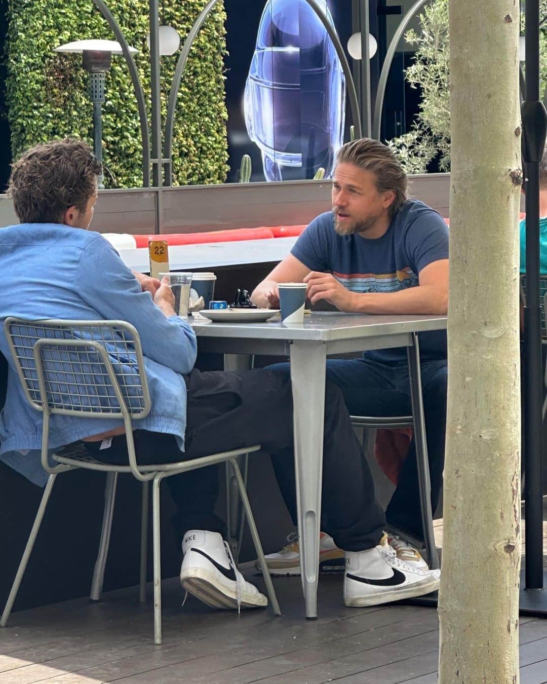 Just Jaredさんのインスタグラム写真 - (Just JaredInstagram)「Charlie Hunnam seemingly recognized Wear Orange Weekend and National Gun Safety Awareness Day on Friday by wearing orange while out for lunch in Los Angeles. We've got more photos and details on JustJared.com! #CharlieHunnam Photos: Backgrid」6月3日 14時12分 - justjared