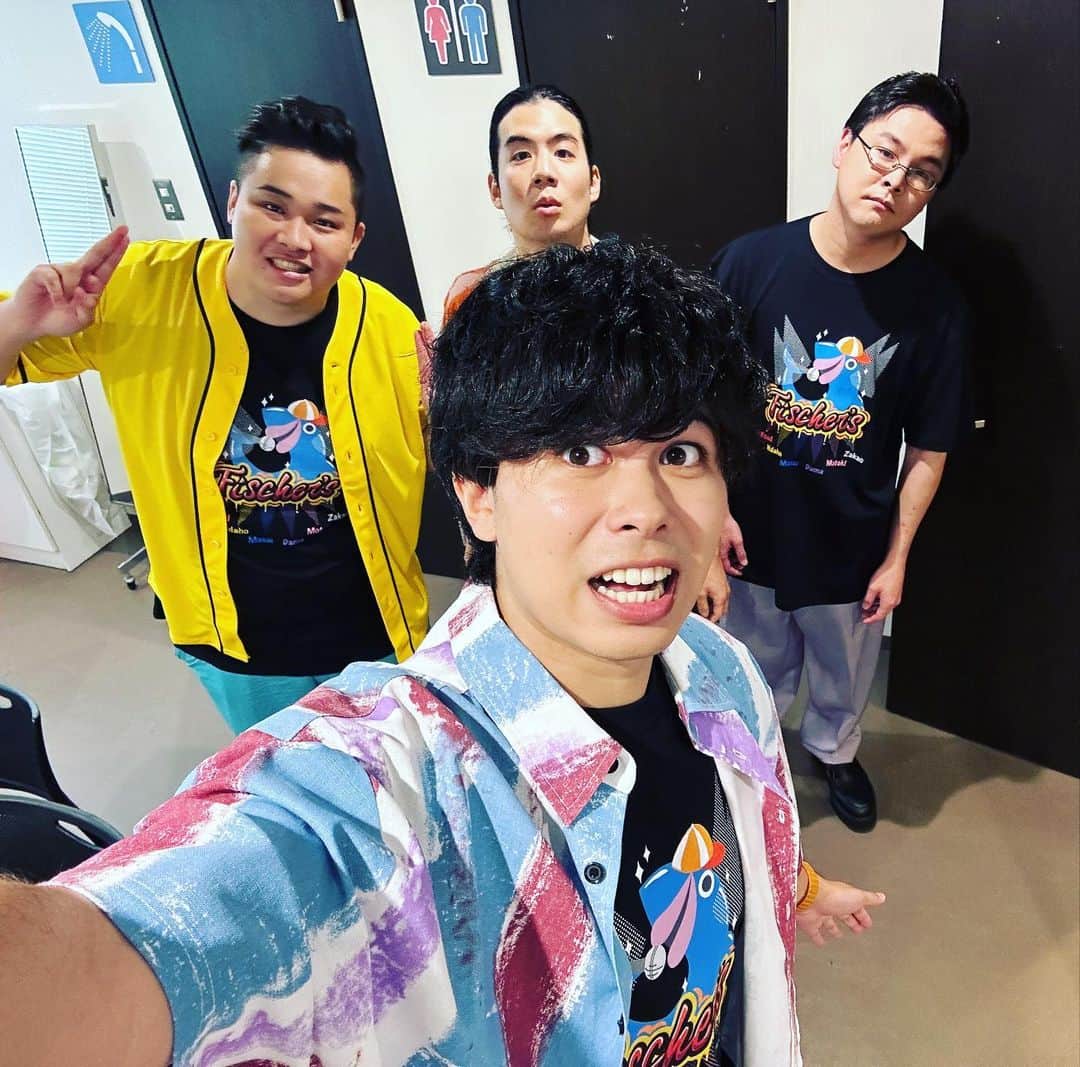 フィッシャーズのインスタグラム：「ザカオトイレでいないけどそろそろ始まります😁 #ウオタミーティング」