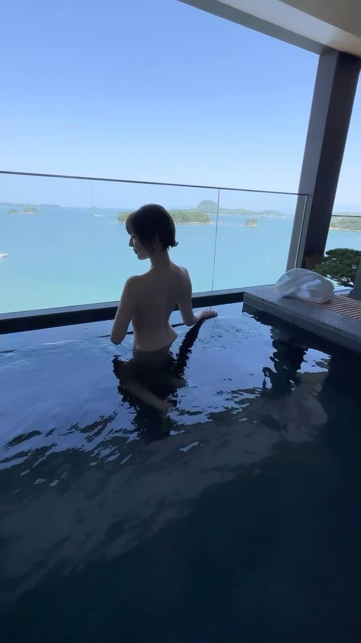 森下悠里のインスタグラム：「朝風呂😌🤍  #天ノ寂 #温泉 #温泉女子」