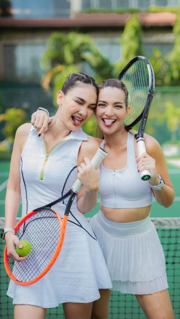 ルナ・マヤのインスタグラム：「Wahhh deg-degan ampunnnn Hahhaha minta SUPPORT buat aku dan @ramadhaniabakrie untuk lawan @raffinagita1717 @gegeelisa94 🥳🤩🎾 23 June 2023 🙏」