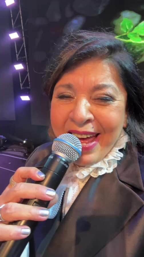 のインスタグラム：「Obrigada RJ amo vcs público lindo!! Casa lotada !! Uiii」