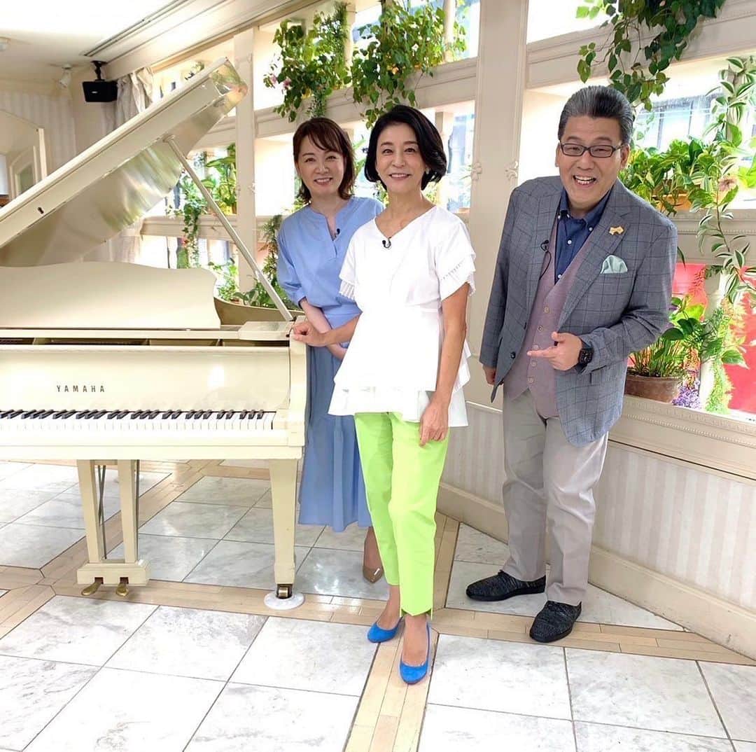 フジテレビアナウンサーのインスタグラム：「. 軽部です。 めざましクラシックスの相方・高嶋ちさ子さんと ピアニスト加羽沢美濃さんと番組収録。 3人でひたすらトークする、あの番組です。 それぞれ25年の付き合いだけに、喋る喋る（笑） 放送は、明日6月4日朝７時〜  そして、めざクラサマースペシャルは、7月28日、29日 場所はサントリーホール、ぜひぜひ、お越し下さい。  #フジテレビアナウンサー #軽部真一 #きょうのフジアナ」