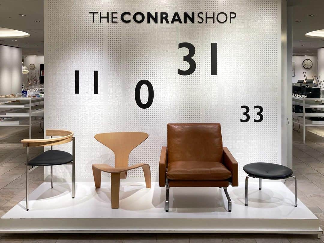 のインスタグラム：「. Poul Kjaerholm Collection  伊勢丹新宿店にて開催中のポップアップイベントは、数多くの傑作を残したデンマークの家具デザイナー、ポール・ケアホルムにフォーカスし彼が1951年から1967年にかけて手がけた「ポール・ケアホルム・コレクション」をご紹介しています。  建築素材、とりわけスチールに魅了されたケアホルムは、生涯に渡り、独自の視点を通じてエレガントで堂々とした佇まいの家具を生み出し続けました。 ぜひこの機会に、ケアホルム作品の優れたデザインと使い心地をご体感ください。 @fritzhansen_japan @isetan_shinjuku   ●開催店舗：ザ・コンランショップ 伊勢丹新宿店 ●開催期間：6月29日(木)まで」