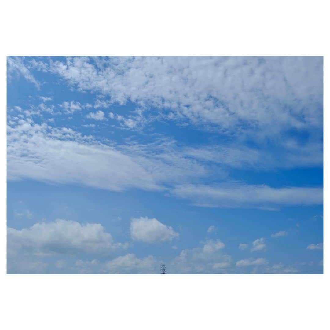 菊池真以さんのインスタグラム写真 - (菊池真以Instagram)「大雨は大丈夫でしたか？まだ川が増水していたり、土砂災害が起きやすかったりしますのでお気をつけ下さいね🍀 晴れ間にほっと、空気は心地よい土曜日です🥰  #ときめく雲図鑑 📘💓・°」6月3日 15時29分 - mai_sorairo