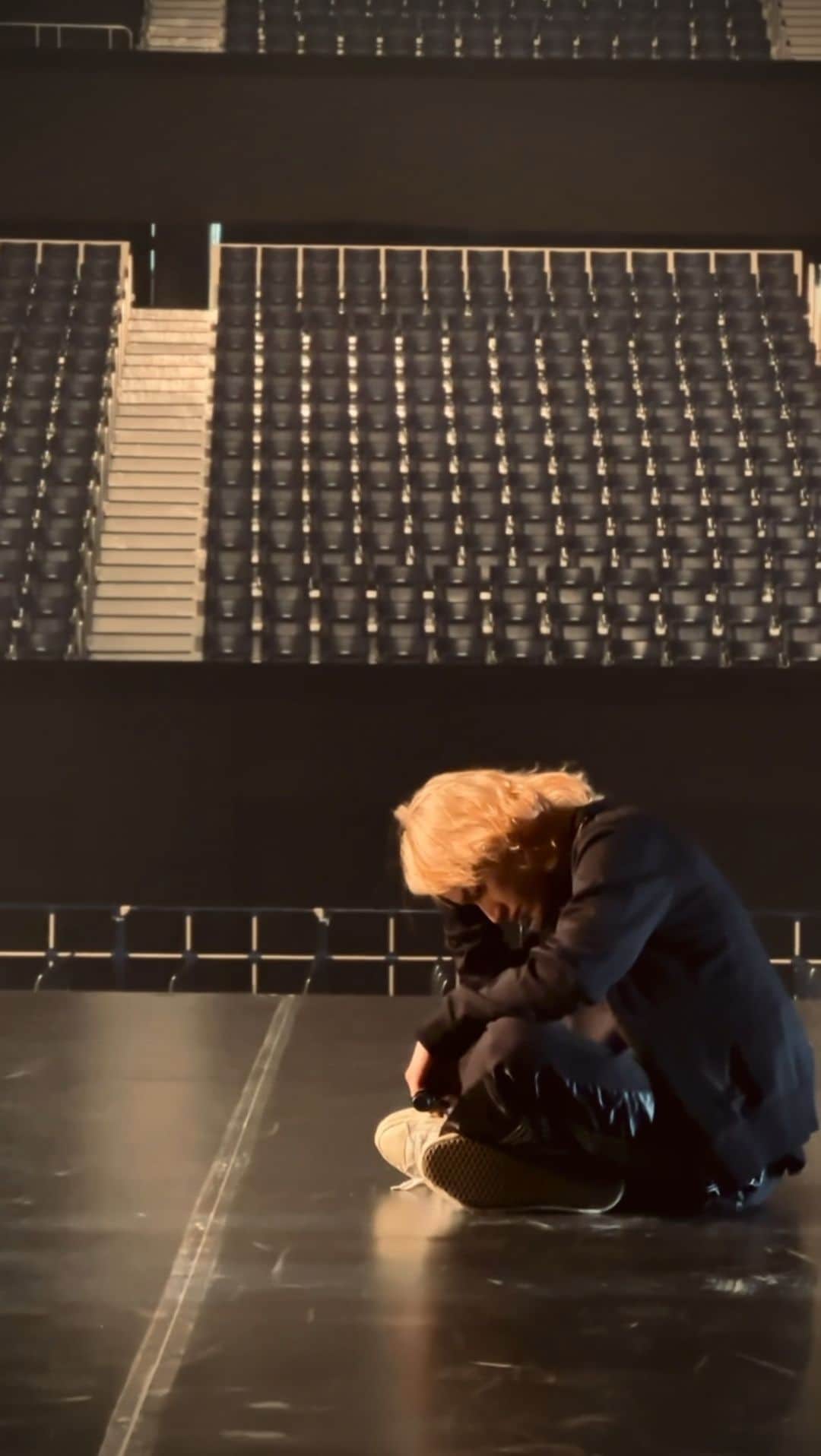 SKY-HIのインスタグラム：「Behind the scenes of “SKY-HI ARENA TOUR 2023 ｰBOSSDOMｰ” Rehearsal  May 27 2023  6.17(土),18(日) 大阪城ホール 2DAYS チケット残り僅か🔥  #SKYHI #BOSSDOM」