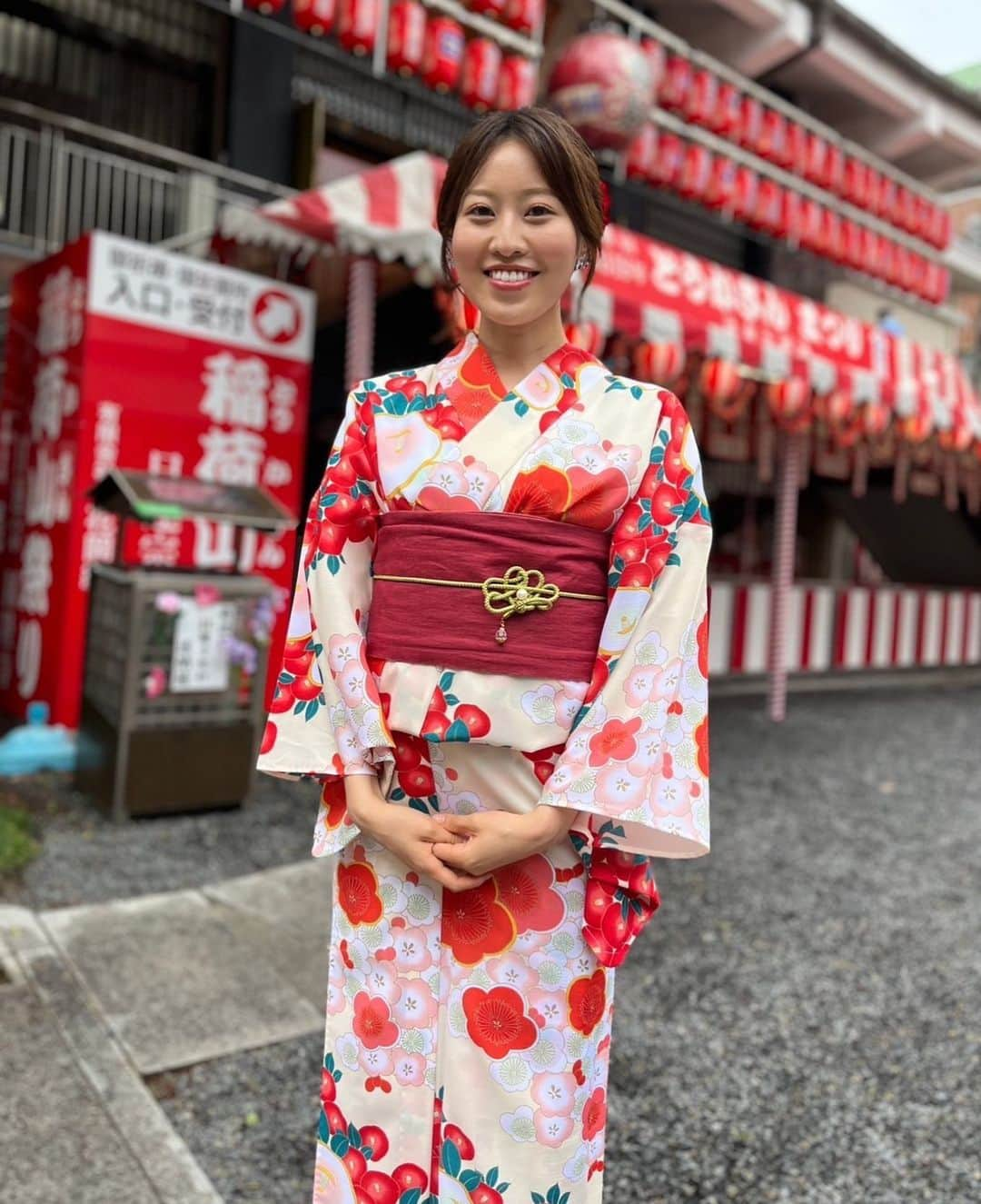 テレビ新広島さんのインスタグラム写真 - (テレビ新広島Instagram)「浴衣でとうかさん👘  中西敦子アナのうしろには 赤いちょうちん🏮🏮🏮  初日は『TSSライク！』で 現地から生中継しました🫶  みなさん”とうかさん”には 行きますか…？🎐  #中西敦子 #なかにしあつこ #中西敦子アナ #中西アナ #テレビ新広島 #tss #アナウンサー #女子アナ #ひろしま満点ママ #満点ママ #tssライク #ライク #とうかさん #ゆかたできん祭 #浴衣 #浴衣女子 #ゆかた #ゆかた女子 #ゆかたヘア #浴衣ヘア」6月3日 15時54分 - tss_tv_official