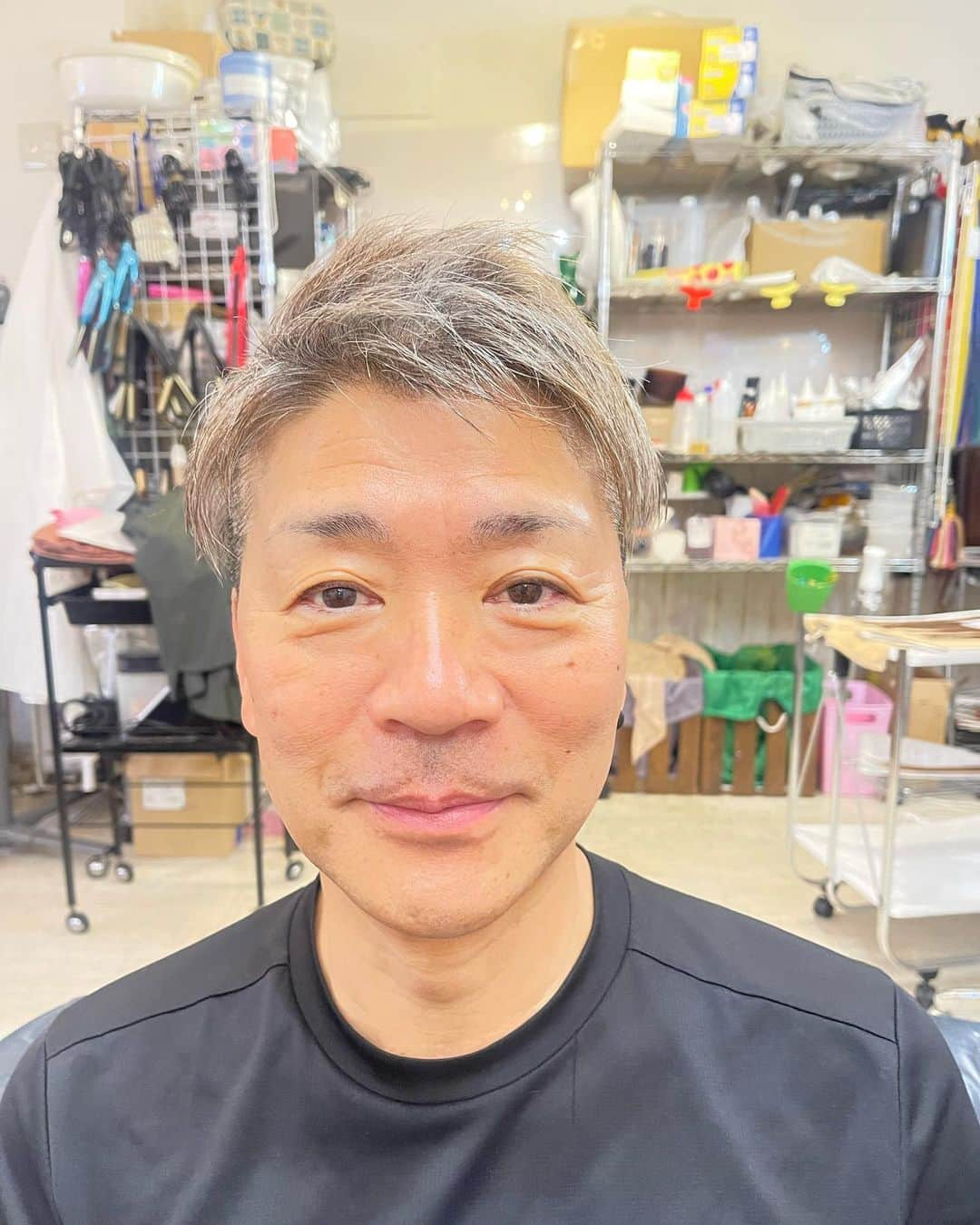 川上じゅんさんのインスタグラム写真 - (川上じゅんInstagram)「カット✂️に… #カット #川上じゅん #ノイズシェーン #ツーブロック #アシメトリー」6月3日 15時55分 - kawakami_j