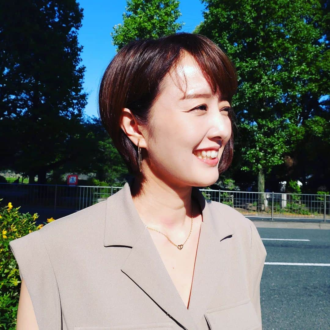 中村仁美さんのインスタグラム写真 - (中村仁美Instagram)「東京は雨があがり 眩しいくらい青空です  今日も生放送 頑張ります！  #mxテレビ #キキタイ #田村淳の訊きたい放題  #今は昔１億総中流 #中間層崩壊で待ち受けるものは？」6月3日 16時08分 - nakamura_hitomi_official