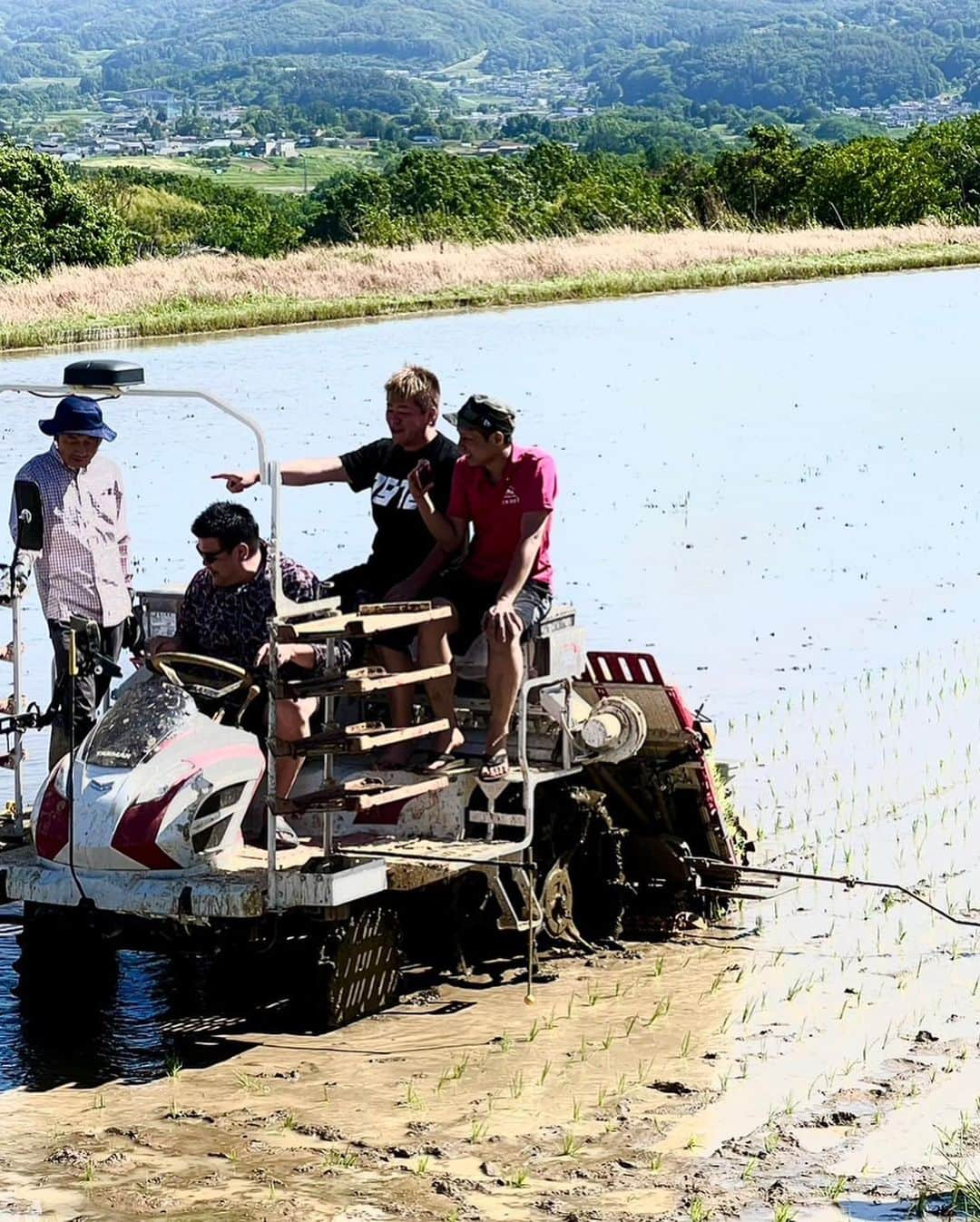 堀江貴文さんのインスタグラム写真 - (堀江貴文Instagram)「#ricefield #sake #純米大吟醸想定外想定内恒例の田植え会」6月3日 16時17分 - takapon_jp