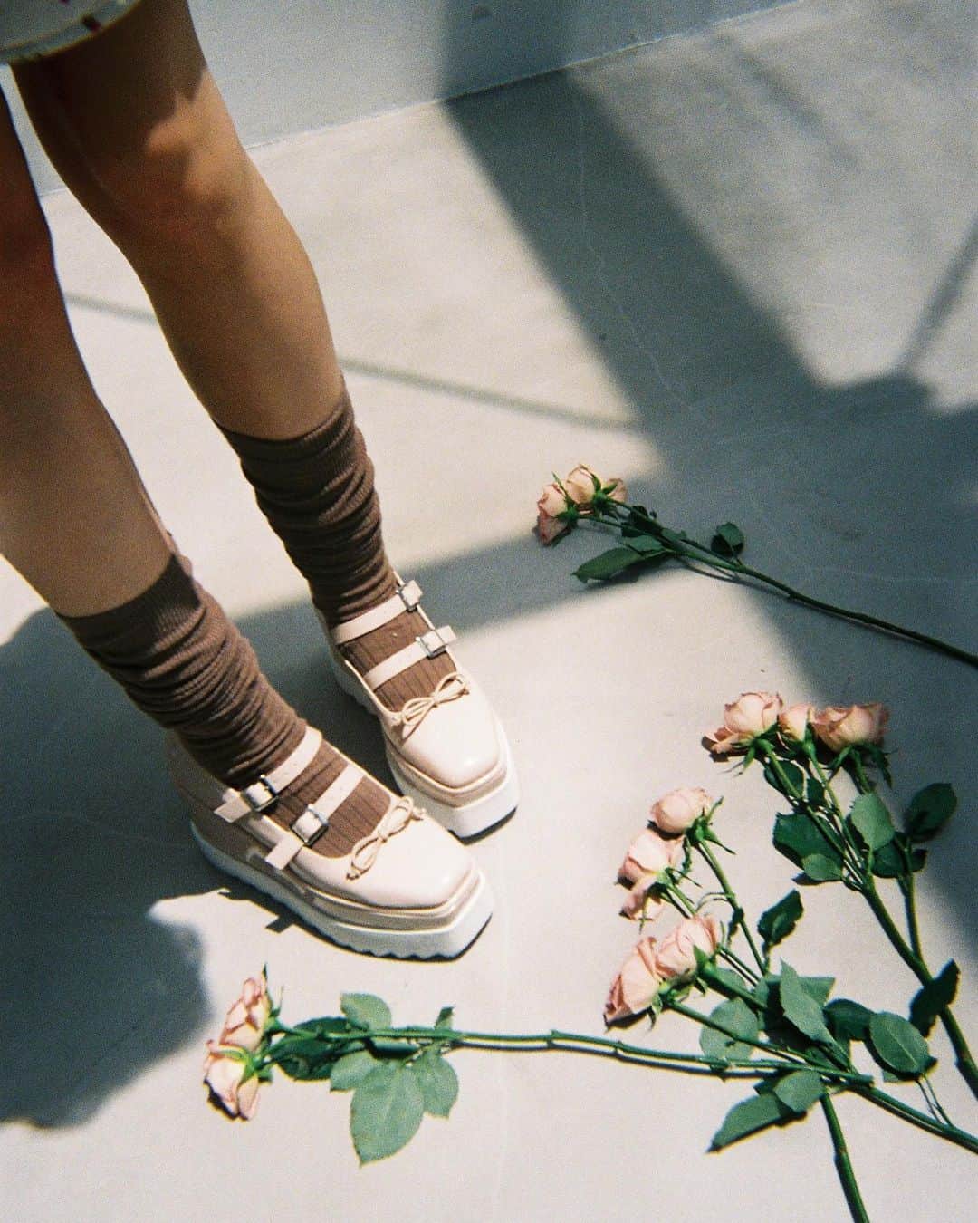 簑島三佳のインスタグラム：「2023 AUTUMN COLLECTION  私が撮ったフィルム写真もなかなか良くてお気に入り  予約受注会お待ちしています♡  @honeymihoney_official  #HONEYMIHONEY #TOKYO #omotesando #harajuku #2023aw」