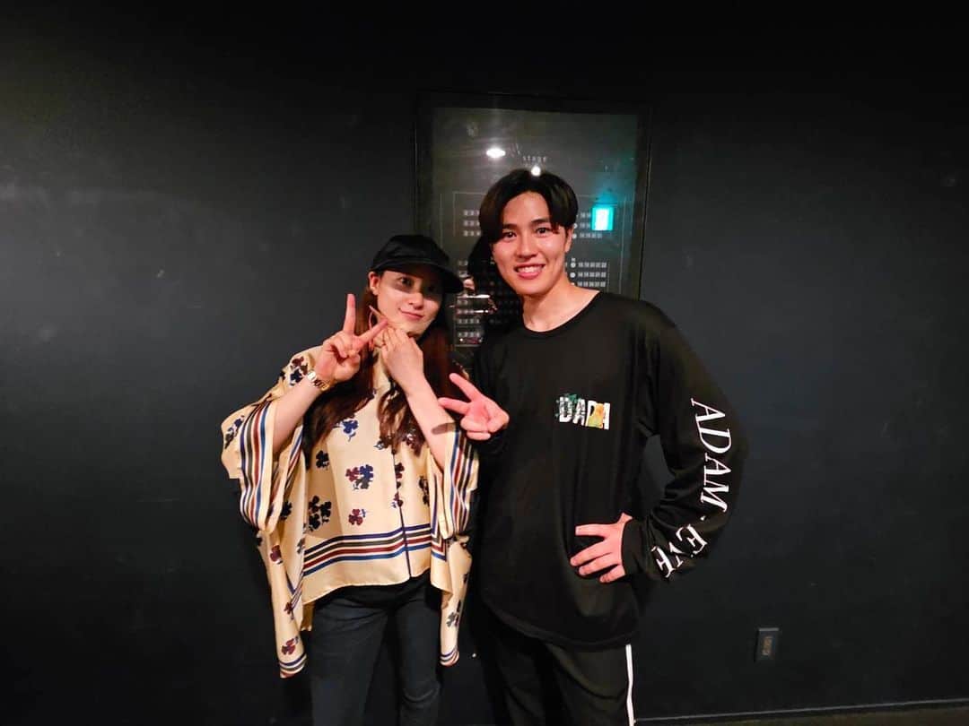 土屋神葉のインスタグラム：「今日は2番目の姉、太鳳の初日です！ 本当におめでとう！ . 僕が木ノ下歌舞伎に初参加した2020年は、太鳳もローマの休日を上演中でしたが、今回も舞台が被ってます😁 . 一人ではなく二人である今、舞台に立つということへの思い、しっかりと作品を通して届けられると確信しています！ . そして僕は、木ノ下歌舞伎『糸井版 摂州合邦辻』最後の昼夜公演に臨んでいます！ . 足元にお気をつけてお越しくださいませ！ 心からお待ちしています！」