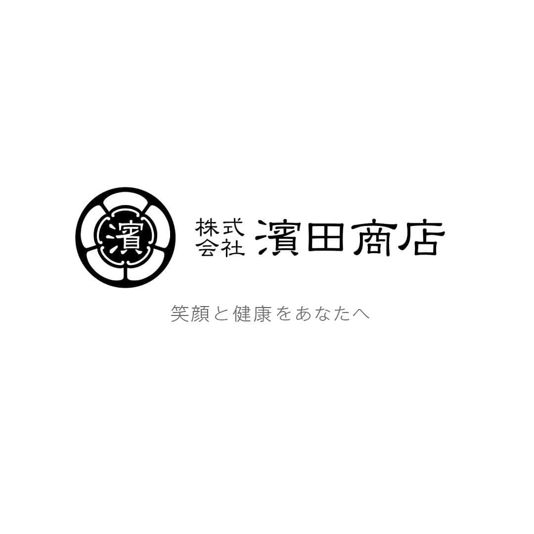 blanche étoileのインスタグラム：「・ 【笑顔と健康をあなたへ】 信頼の置ける原料メーカーと共同開発した 唯一無二の独自処方商品をお届けします。  効果効能の体感をより速やかにすべく 油溶性・水性・粉体と様々な原料がもたらす 効果効能を出来る限りそのままお届けし、 「原料生詰」「有効成分高配合」と攻めた処方となっております。  年齢を重ね辿り着いた 本当に必要な「本物」をあなたへ。  ［Smile and health for you］ Deliver one-of-a-kind, uniquely formulated products developed in collaboration with a trusted raw material manufacturer.  In order to make the efficacy experience more rapid, We deliver efficacy of oil-soluble, water-soluble, powder, and various other raw materials at their best,  the formulation is aggressive with "raw materials" and "high concentration of active ingredients”.  Providing with the "genuine" product that is truly necessary to you who have reached the age of maturity.  #濱田商店 #スキンケア #skincare #化妆基础  #instabeauty」