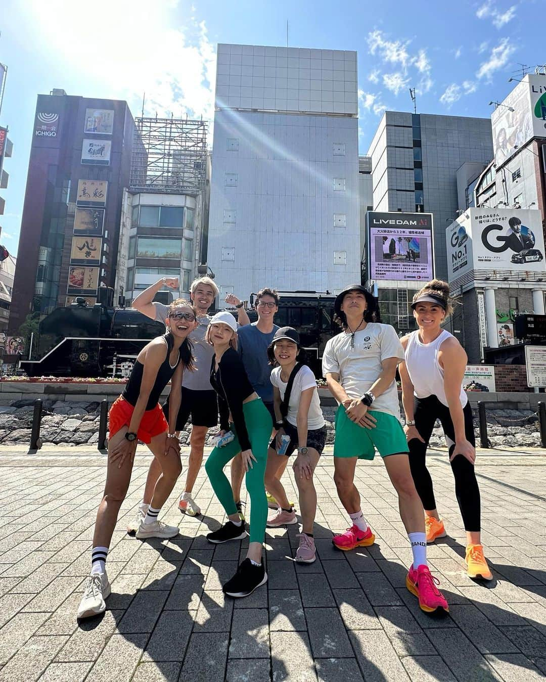 山本まさみさんのインスタグラム写真 - (山本まさみInstagram)「・ ・ 今日はlululemonのお祭りです！ 熱く楽しいイベントでびっくりした❤️‍🔥❤️‍🔥❤️‍🔥 ⁡ チームkabukichoで東京の街を走りました😼✨ 台風もすぎて澄んだ東京の街は気持ちよかった☺️ ⁡ あっという間にみんなと仲良くなり、 終始笑顔で楽しすぎました🌈 ⁡ Thank you so much 😚  @lululemonjp  #lululemonstride」6月3日 16時46分 - masami_macho