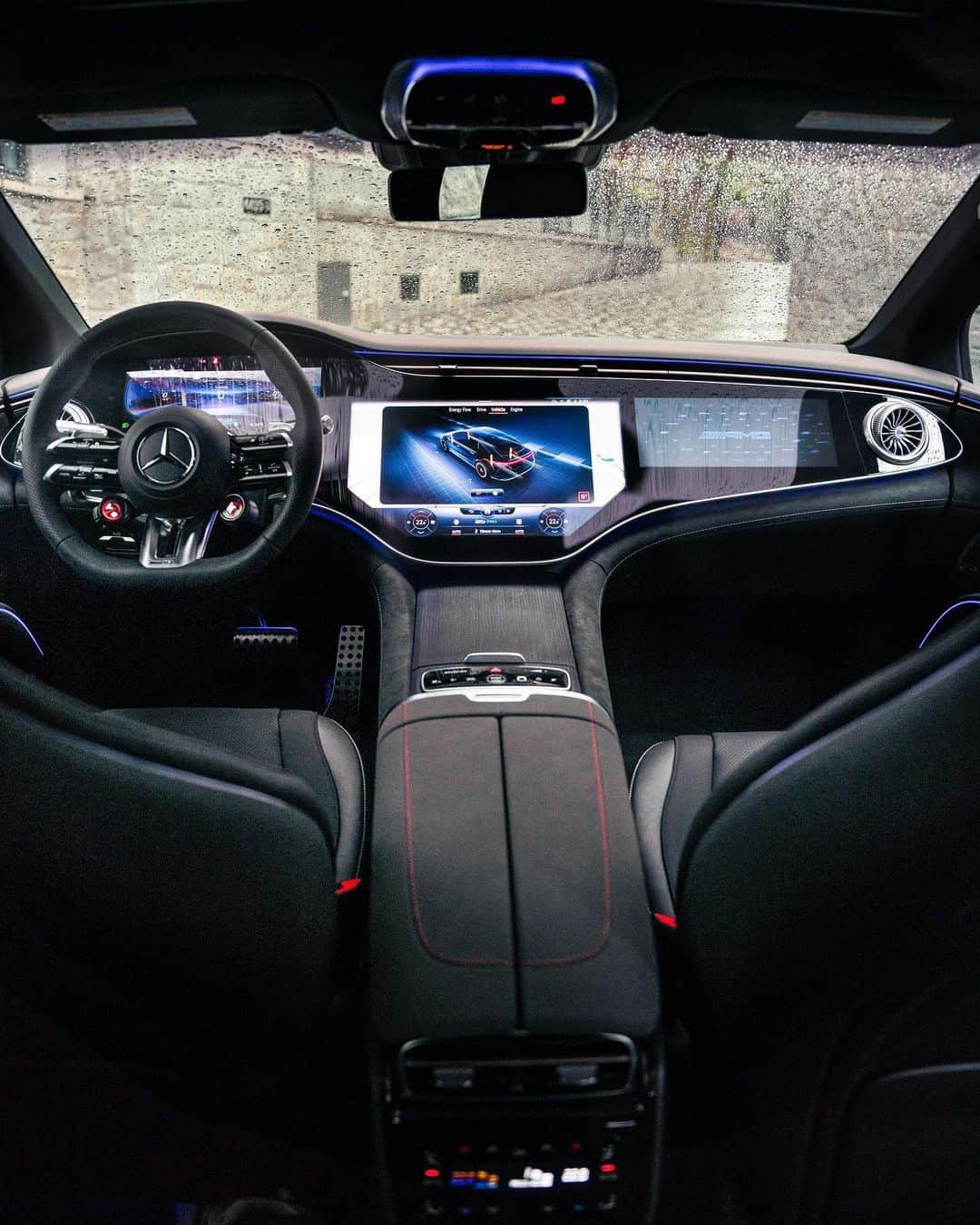 メルセデス・ベンツさんのインスタグラム写真 - (メルセデス・ベンツInstagram)「An interior so comfy, you never want to leave.   📷 @hjlcars via @mercedesbenznorthvancouver  #MercedesBenz #MercedesAMG #AMG #Electric #EQS #MBfanphoto」6月3日 17時00分 - mercedesbenz