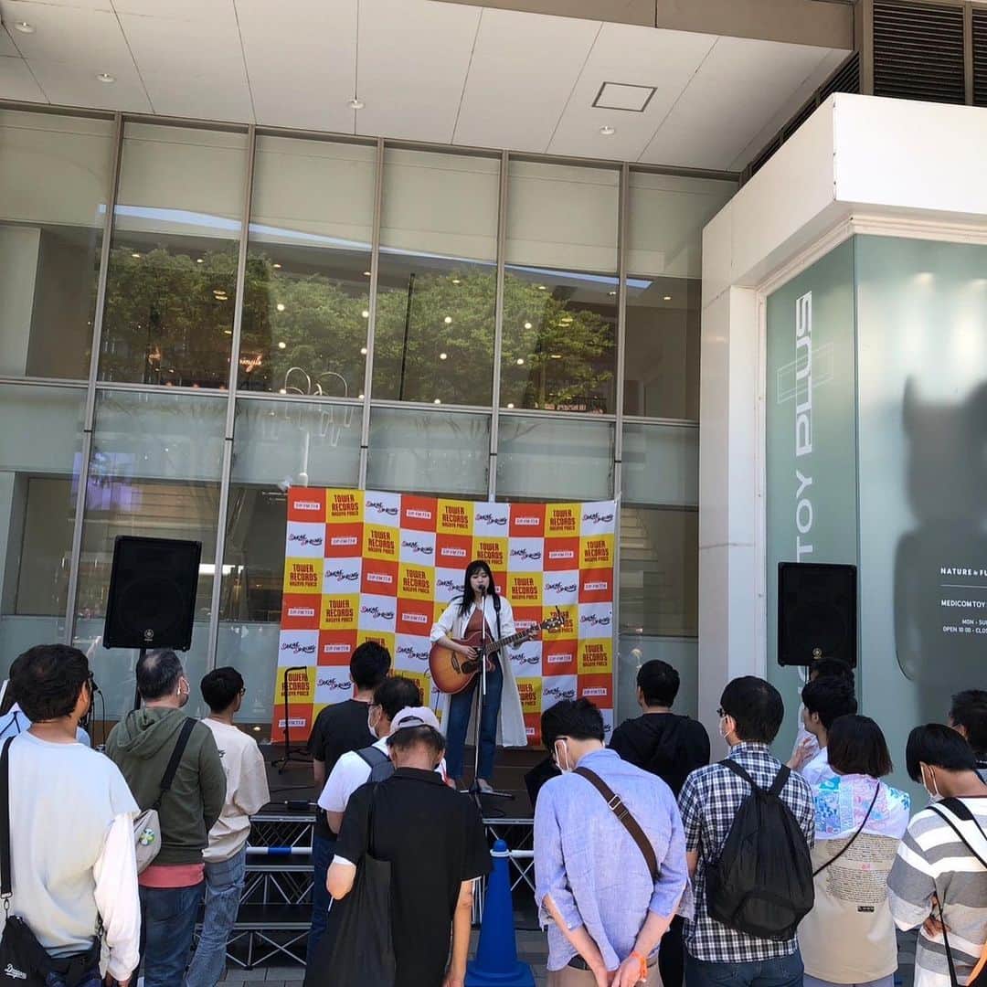 ミユフィーヌ（REVERBEE）のインスタグラム：「｢SAKAE SP-RING×TOWER RECORDS名古屋パルコ店 サテライトステージ｣  ありがとうございました！🔥  【セットリスト】 ナイトキャップ Coffee マイナー ミヤコワスレ Spotlight  #サカスプ #タワーレコード #名古屋parco」