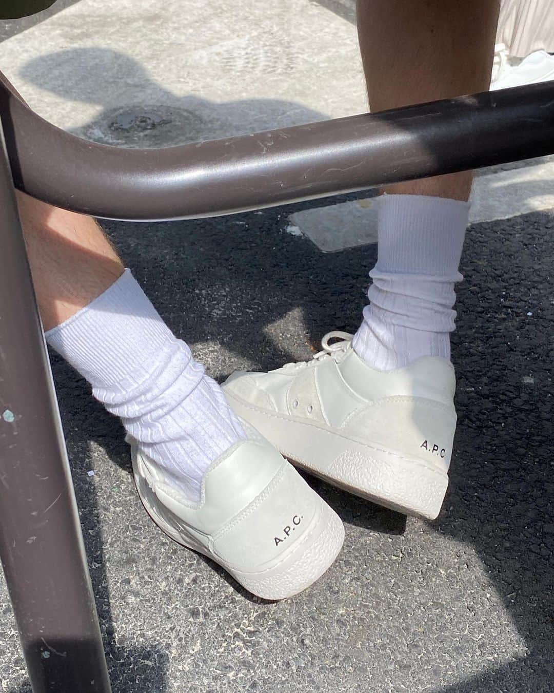 アーペーセーのインスタグラム：「The A.P.C. Plain sneakers in white.   #APCParis」