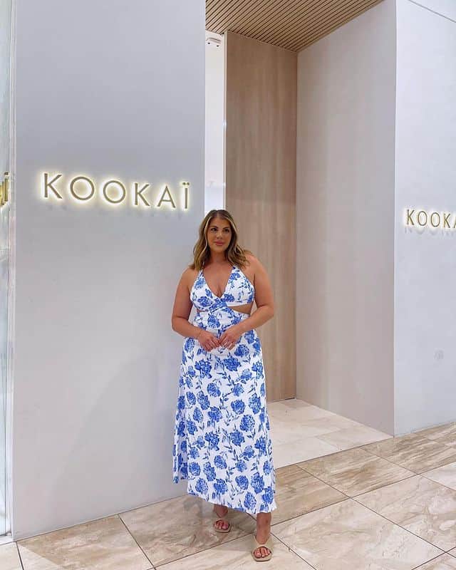 クーカイのインスタグラム：「Optez pour un look floral pour les journées ensoleillées avec la robe longue Geneviève 🌺☀️⠀​​​​​​​​​- Opt for a floral look for sunny days with the Geneviève long dress 🌺☀️⠀   #kookai #fashion #SS23 #kookaistyle #ootd #outfitinspiration #outfitideas #outfitoftheday #newcollection #summer」