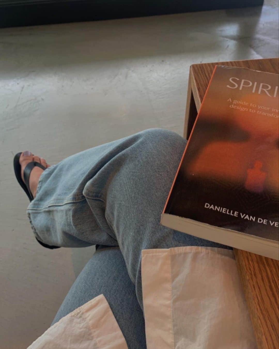一ノ瀬メイのインスタグラム：「Mornings like this 🦋✨📖」