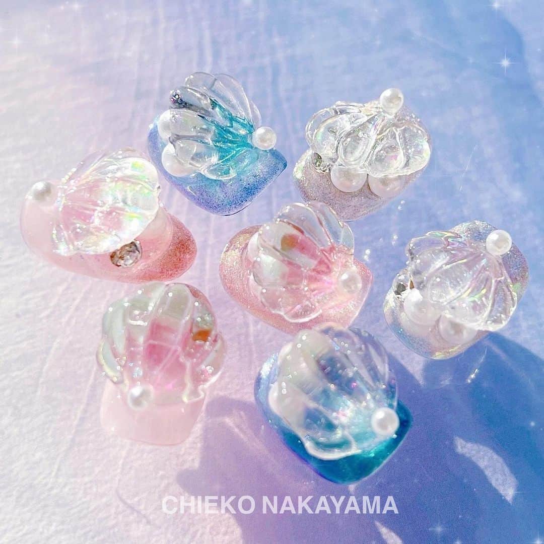 なかやまちえこのインスタグラム：「しぇる🐚⠀ ⠀ @kimacat_betty ぷにぷにクリア⠀ #nail #nails #nailart #ネイル #美甲 #ネイルアート  #japanesenailart #manucure #japanesenails #manicurist #gelnails #أظافر #네일아트 #미용  #เพ้นท์เล็บ #artedeuñas #เพ้นท์เล็บเจล #ジェルネイルデザイン #ネイルデザイン #nagelkunst #サマーネイル #summernails #夏ネイル #貝殻ネイル #シェルネイル」