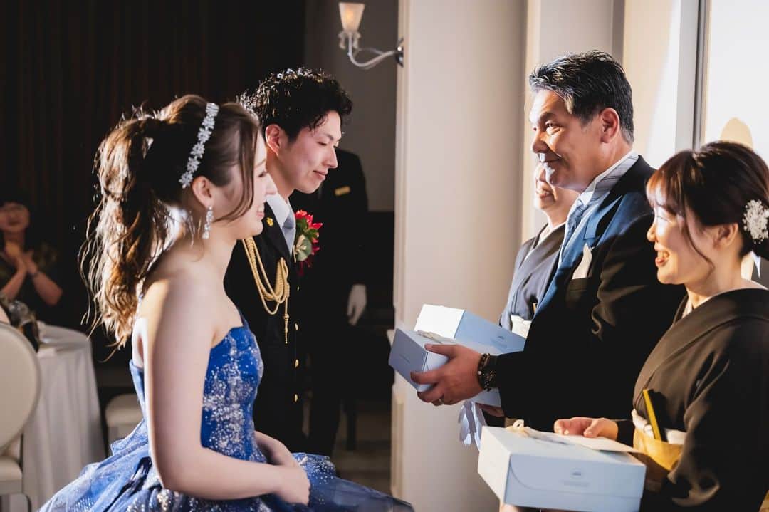 17人をフォロー中 【結婚式場】ラヴィマーナ神戸ウエディングのインスタグラム：「・  HappyWedding♡  #ラヴィマーナ神戸 #プレ花嫁 #結婚準備 #結婚式準備 #神戸結婚式場 #大阪結婚式場 #式場探し #カップルレポート #リゾートウェディング #オリジナルウェディング #ナチュラルウェディング #ガーデンウェディング #ロケーションフォト #前撮り #フォトウェディング #海が見えるチャペル #海が見える結婚式場 #エスクリ花嫁 #ravimanakobe #ravimana#wedding #marry #resort #resortwedding #届かない想いはない #dlw#ラグナプリエ#lagunaprie」