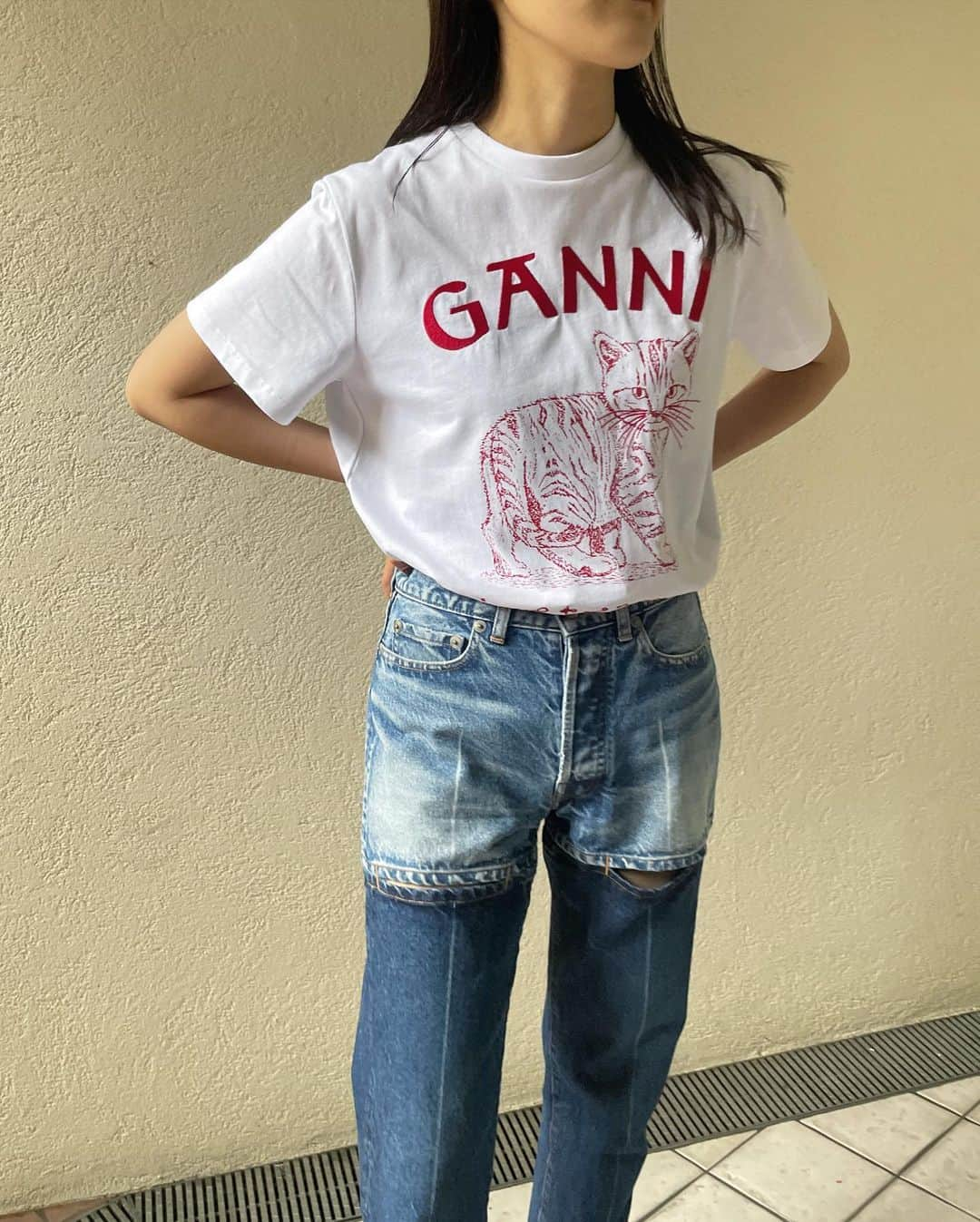 【ANN DE ARKさんのインスタグラム写真 - (【ANN DE ARKInstagram)「GANNIらしいポップな刺繍グラフィックを1枚で楽しめるTシャツ！  -GANNI- FUTURE HEAVY JERSEY RELAXED T-SHIRT ￥20,900（税込） ⁡ 詳しくはオフィシャルサイト【ARKnets】にて。 ■商品や通信販売に関しまして ご不明な点がございましたらお気軽にお問い合わせください。 ----------------------------------- オフィシャルサイトの在庫と店頭在庫は共有しております。 商品に関しましては、お気軽にコメントや店舗までお問い合わせください。 ⬇︎⬇︎⬇︎ @ann_de_ark  @arknets_official ⁡ #fashion #栃木 #宇都宮 #ショップ #セレクトショップ　#arknets #anndeark #ganni #inscrire  ⁡ -----------------------------------」6月3日 17時30分 - ann_de_ark