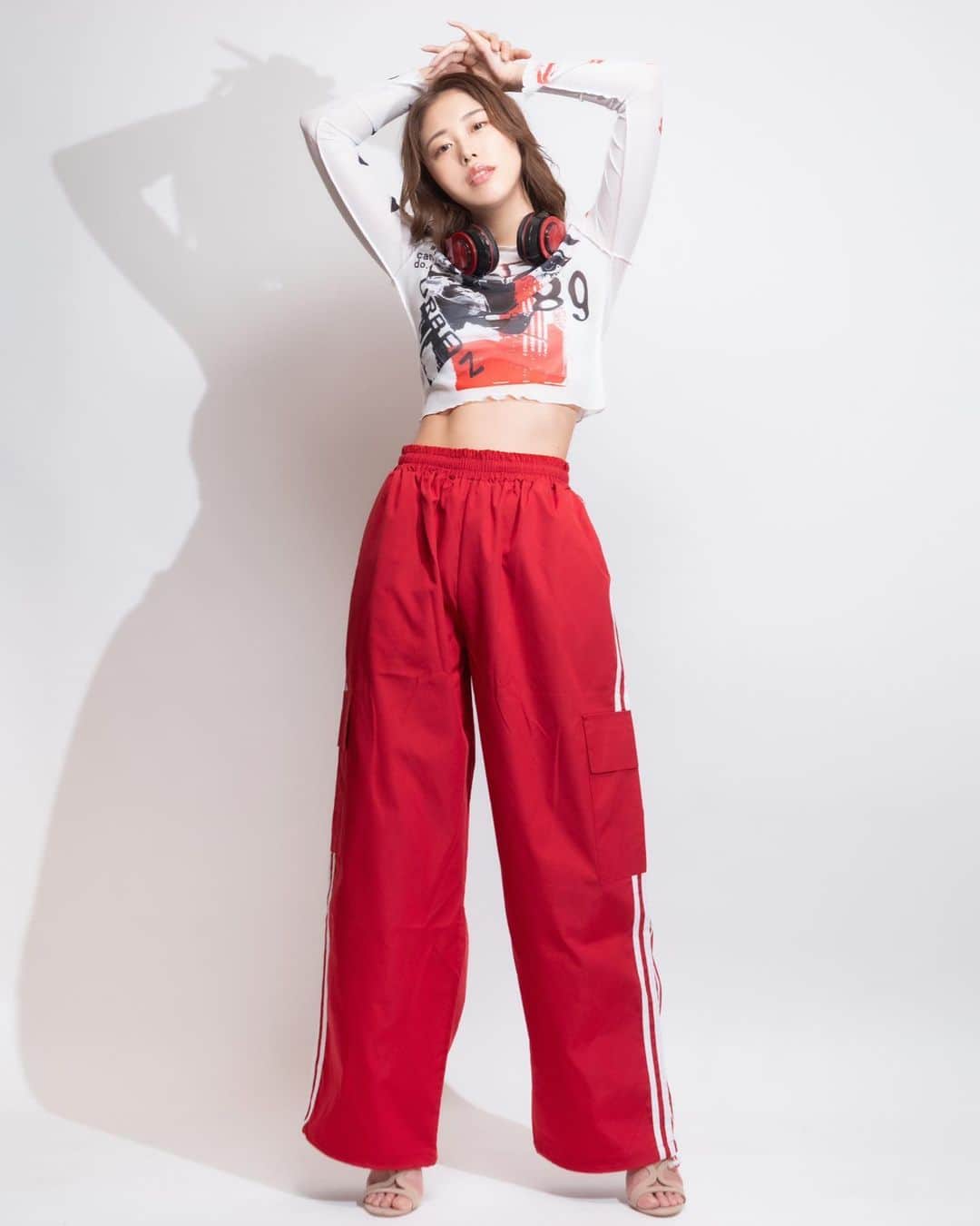 澤井玲未のインスタグラム：「メイク待ち時間、衣装を借りて🎧❤️ . 📸: @kiyoshi.yamauchi  💄: @yukina_noiri  . #testshoot #photography #model #hairmake #作品撮り #cruvamanagement」