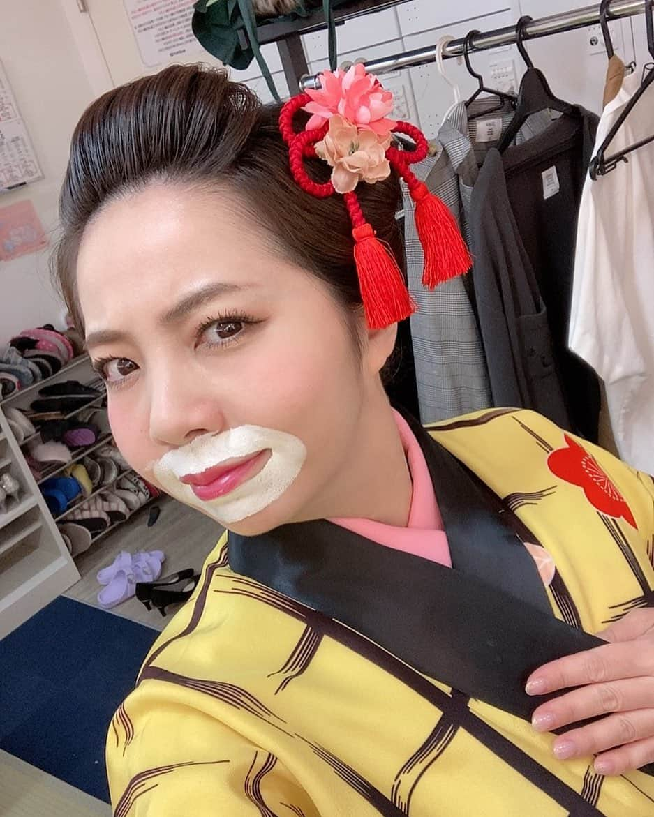 前田まみのインスタグラム：「今日放送のよしもと新喜劇 すちの丞一座⚔️ ご覧いただきありがとうございました！  今日劇場の近くで、すちの丞一座大好きです〜！おまみちゃん〜！と声を掛けてもらって、とっても嬉しかったです🫶🏻🤍  これから放送の地域の皆さん、お楽しみにです😊  春雨おまみより。   #吉本新喜劇  #よしもと新喜劇  #新喜劇  #すちの丞一座  #すっちー 座長」