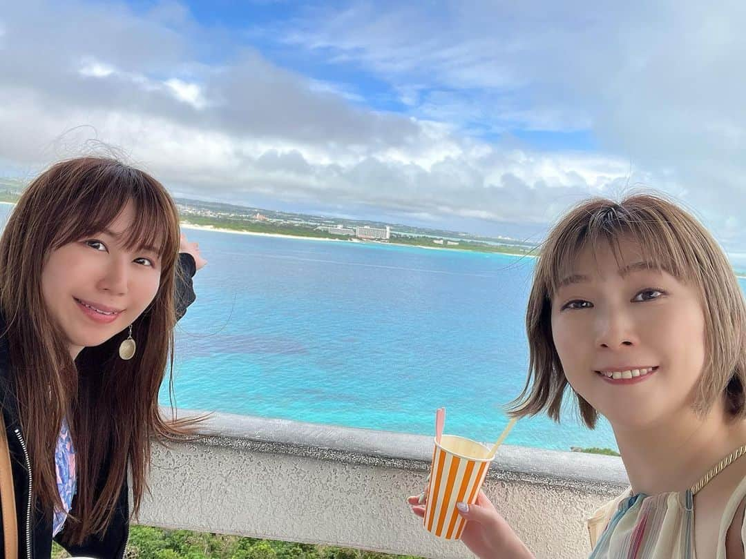 兼田恵さんのインスタグラム写真 - (兼田恵Instagram)「もう次の南国行きを夢見ている我々  #来間島 #来間ブルー #来間島展望台 #龍宮展望台 #対岸は宮古島 #宮古島 #kurimajima #kurimaisland #miyakojima #miyakojimaisland」6月3日 23時16分 - earl_megu