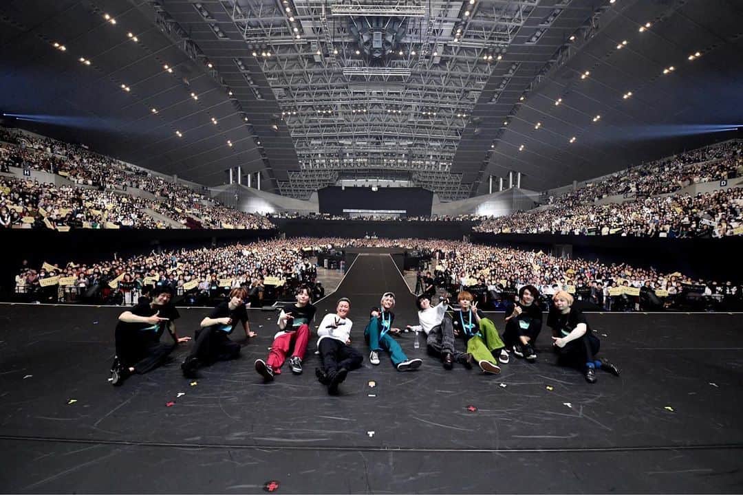 大野雄大のインスタグラム：「Da-iCE ARENA TOUR 2023 -SCENE-」幕張初日  遂に始まりました。  この景色とみなさんの声をどれだけ待ったことか。。  天気がとにかく心配でしたが なんとか開催する事ができて良かったです。 …交通の都合により来れなくなってしまった方はごめんさい。。 また必ずお会いしましょうね！！！！  今回のツアー。  Da-iCE、そして自分自身もめちゃめくちゃ成長できるツアーだなと改めて感じました。  毎回今回が1番と思えるようなパフォーマンスができるよう真正面から向き合っていきたいと思います。  そして来て下さった方、1人残らず幸せな気持ちになって帰ってもらえるようパフォーマンスさせていただきます！！  明日の幕張２日目ももちろんそうですが、  TOUR -SCENE-  宜しくお願い致します！！！  #da_ice #tourscene #ツアー初日 #感謝感謝感謝 #明日も楽しむぞーー」