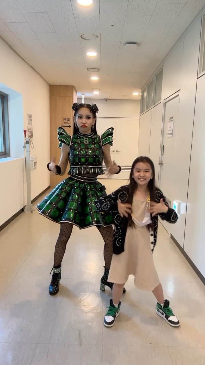 キム・ジウのインスタグラム：「. . . 루아 소원풀이 엄마랑 릴스 찍기🤩🤩 . .」