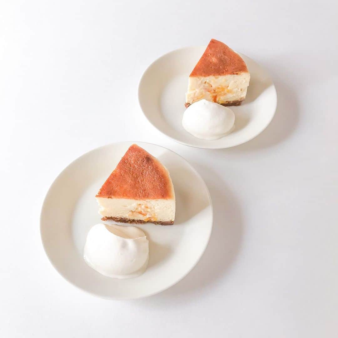 なかしましほ（foodmood）さんのインスタグラム写真 - (なかしましほ（foodmood）Instagram)「オンラインショップオープンしています。新商品の小夏のチーズケーキ、サブレやケーキなどレモンのお菓子を詰め合わせた「レモンBOX」、お試しグラノーラセットなどご用意しています。」6月3日 18時00分 - foodmoodshop