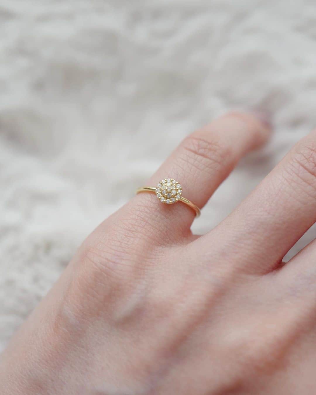 藤井聖子さんのインスタグラム写真 - (藤井聖子Instagram)「#pinkyring  はぁ〜かわいい😮‍💨💕  手持ちのリングを邪魔をしない 華奢なピンキーリングが欲しくて @yvette_jewelry でオーダーしていたものが届きました。  一点ものが、最高に愛おしい。  #ピンキーリング #華奢リング」6月3日 17時55分 - seiko_fujii