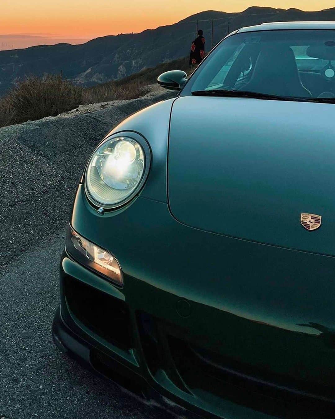 Porscheさんのインスタグラム写真 - (PorscheInstagram)「For some people, owning a 911 is an inevitable part of their life trajectory. California-raised @shamedani was brought up surrounded by Porsche cars in a city that has no scarcity of them. Furthermore, his uncle was the proud owner of a 1974 911 Targa, so when Hamedani got his hands on his very own 911 Carrera S (type 997.1) it came as no surprise.」6月3日 18時00分 - porsche