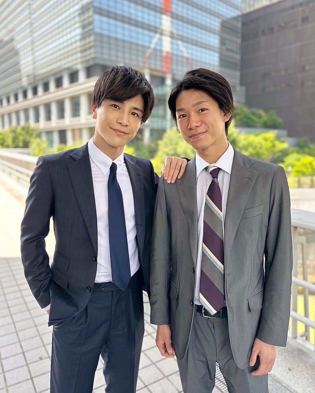 あなたがしてくれなくてものインスタグラム：「． 🫧オフショットをお届け🫧  ８話の撮影現場から  #岩田剛典 さんの隣で ちょっと緊張ぎみ？な  #北川尚弥 さんを…📸  #あなたがしてくれなくても   📣 ８話の #TVer 見逃し無料配信は 　　次回放送まで！ 　　まだの方ももう一度見たい方も 　　お見逃しなく👀✨ 📺１〜３話も変わらず無料配信中 　　プロフィール欄のリンクからチェック！」