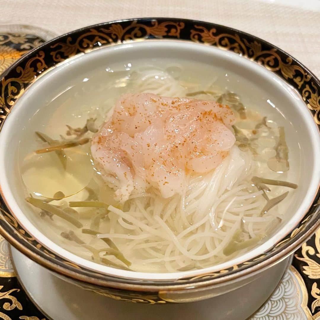 乾雅人さんのインスタグラム写真 - (乾雅人Instagram)「M Mugen@銀座 上海で13年にわたり人気中国料理店を経営、上海レストランアワード」で1位を獲得されたという経歴の内田シェフ。 華麗な経歴、噂に違わぬ手腕、超高級「日式中華」を存分に。 ハレの日に是非。」6月3日 18時09分 - inuimasato