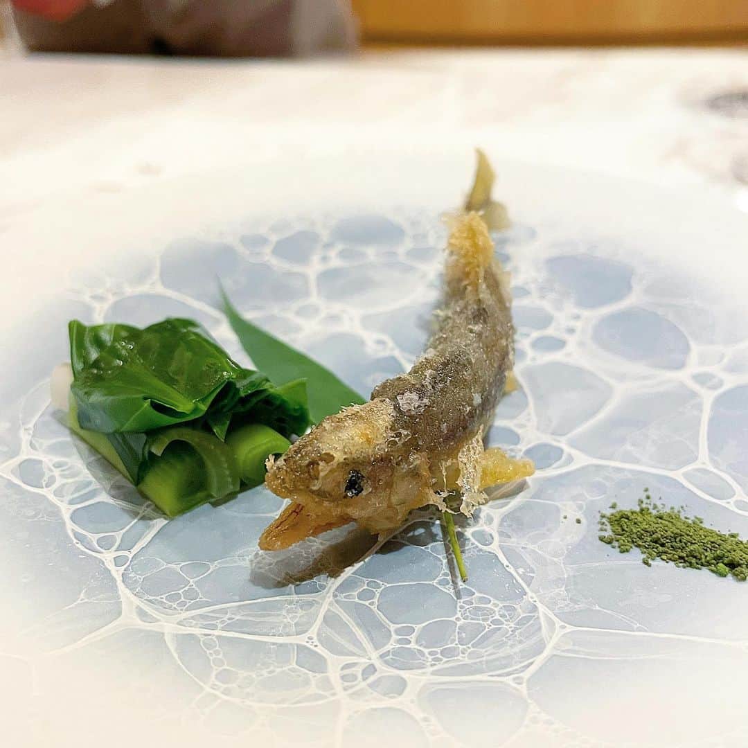 乾雅人のインスタグラム：「M Mugen@銀座 上海で13年にわたり人気中国料理店を経営、上海レストランアワード」で1位を獲得されたという経歴の内田シェフ。 華麗な経歴、噂に違わぬ手腕、超高級「日式中華」を存分に。 ハレの日に是非。」