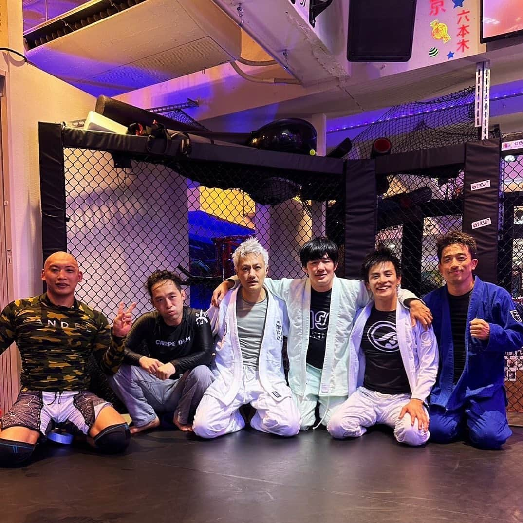 押尾学さんのインスタグラム写真 - (押尾学Instagram)「my jiu jitsu friends😗🤙🏼  @gogokensama thank u for your time and coaching🥋  #jiujitsu #feelalive #risefromtheashes #毎週」6月3日 18時10分 - manabuoshio_official