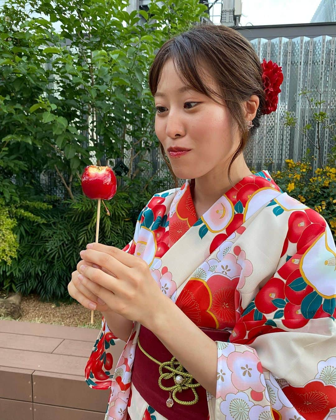 テレビ新広島さんのインスタグラム写真 - (テレビ新広島Instagram)「りんごあめ🍎  初めての”りんごあめ”に うれしそうな中西敦子アナ🍎  『TSSライク！』の とうかさん中継が終わったあと 買ったそうです🫶🍎  #中西敦子 #なかにしあつこ #中西敦子アナ #中西アナ #テレビ新広島 #tss #アナウンサー #女子アナ #ひろしま満点ママ #満点ママ #tssライク #ライク #とうかさん #ゆかたできん祭 #浴衣 #浴衣女子 #ゆかた #ゆかた女子 #ゆかたヘア #浴衣ヘア」6月3日 18時06分 - tss_tv_official