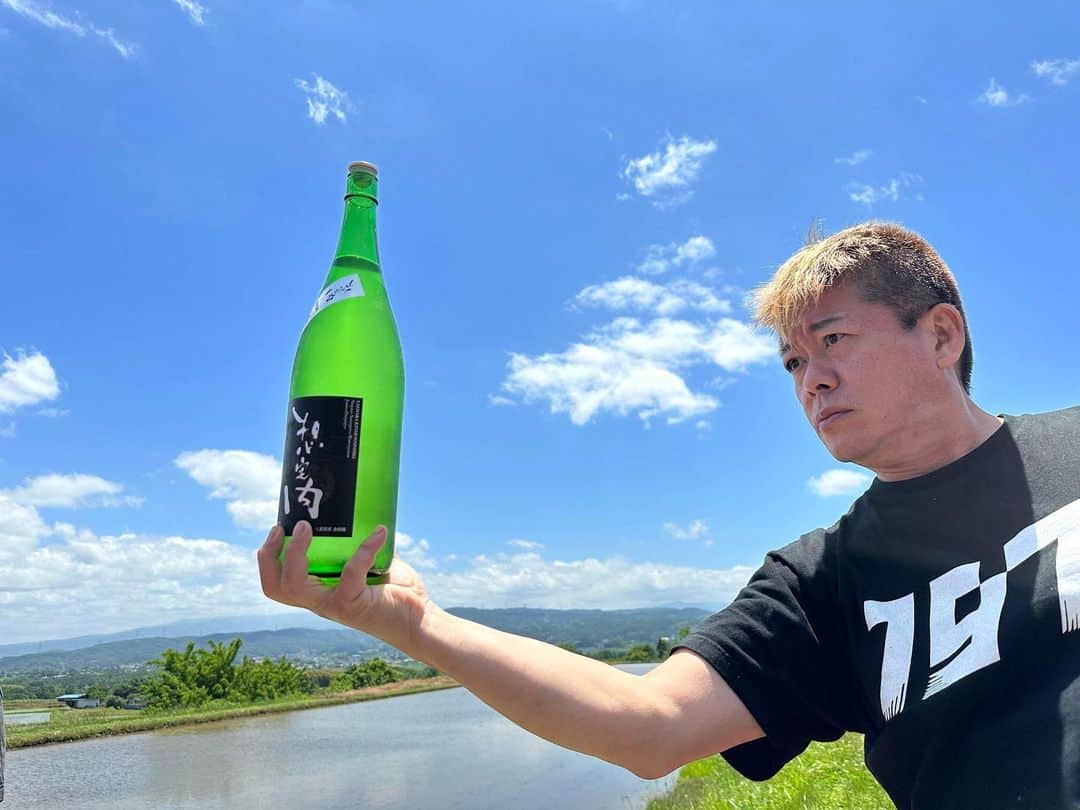 堀江貴文さんのインスタグラム写真 - (堀江貴文Instagram)「#sake #ricefield #soteigai #純米大吟醸想定内想定外6年目の田植え #今年も晴れてて素晴らしい」6月3日 18時15分 - takapon_jp