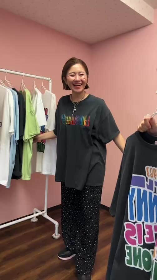 のインスタグラム：「6/9 18:00〜 発売のTシャツ紹介しています👕💓 #littlesunnybite 私たちが来ているのはⓂ️サイズだよ!!」
