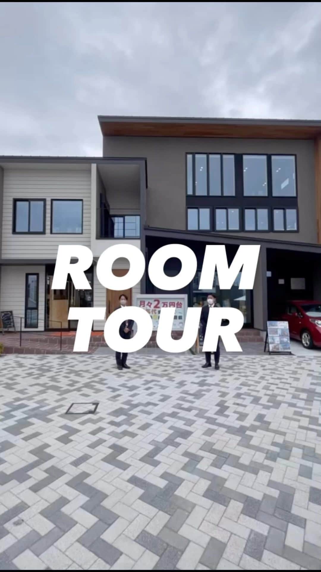 homelife 夢を叶える暮らし方のインスタグラム：「【ルームツアー】箕面展示場（アルデ）🏠 平屋モデルと2階建てモデルのモデルハウスをご紹介！  #新築 #モデルハウス  #家づくり #新築一戸建て #新居 #自由設計 #空間デザイン #戸建て　 #おしゃれな家 #施工事例  #平屋」