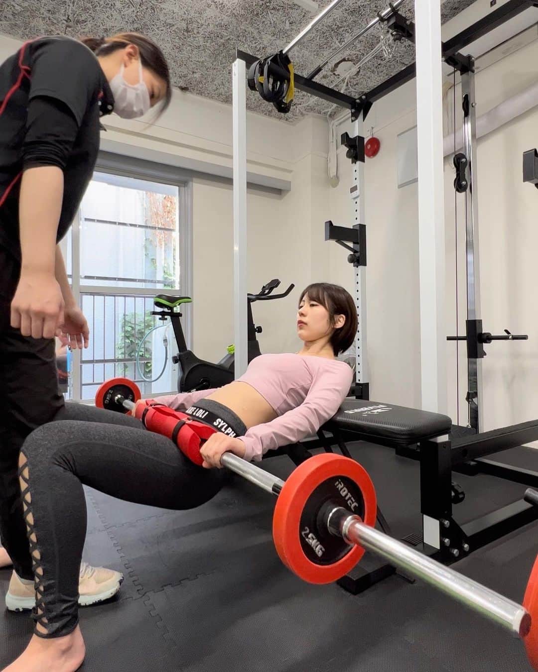 小林由依のインスタグラム：「* 先日行ったジム ↪︎ @bodymake_onitorelabo  ⁡ 初上陸の浜田山駅🥳 ⁡ 体のことを知り尽くしたトレーナーさんが、 動けるからだづくりや ボディメイクを行ってくれるジムなんだ⛅️ ⁡ ⁡ このジム独自の「鬼とれウォーミングアップ」から始まり いろんなトレーニングメニューを行ってきたよ❤︎✌︎ ⁡ トレーニング後は30分間のケアマッサージも していただきました！ 筋トレで疲れた身体がほぐれた🌟 ⁡ ⁡ 担当トレーナーさんと同い年だってことが発覚して、 とっても楽しい時間でした✨ ⁡ ⁡ ⁡ PR @bodymake_onitorelabo #鬼とれ #パーソナルトレーニング #鍛える整える #BODYMAKE #浜田山 #動けるカラダ #鬼とれLABO #浜田山パーソナルトレーニング　 ⁡ ⁡ . . . . . ⁡ #体型維持 #ヘルシー #ボディメイク #ダイエット #トレーニング #ジム #筋トレ #ボディメイク女子 #ダイエット女子 #トレーニング女子 #トレーニングウェア #ジム女子 #ジムウェア #ジム活 #筋トレ女子 #ヨガウェア #東京 #tokyo #浜田山ジム #半袖 #くびれ #ショートヘア」