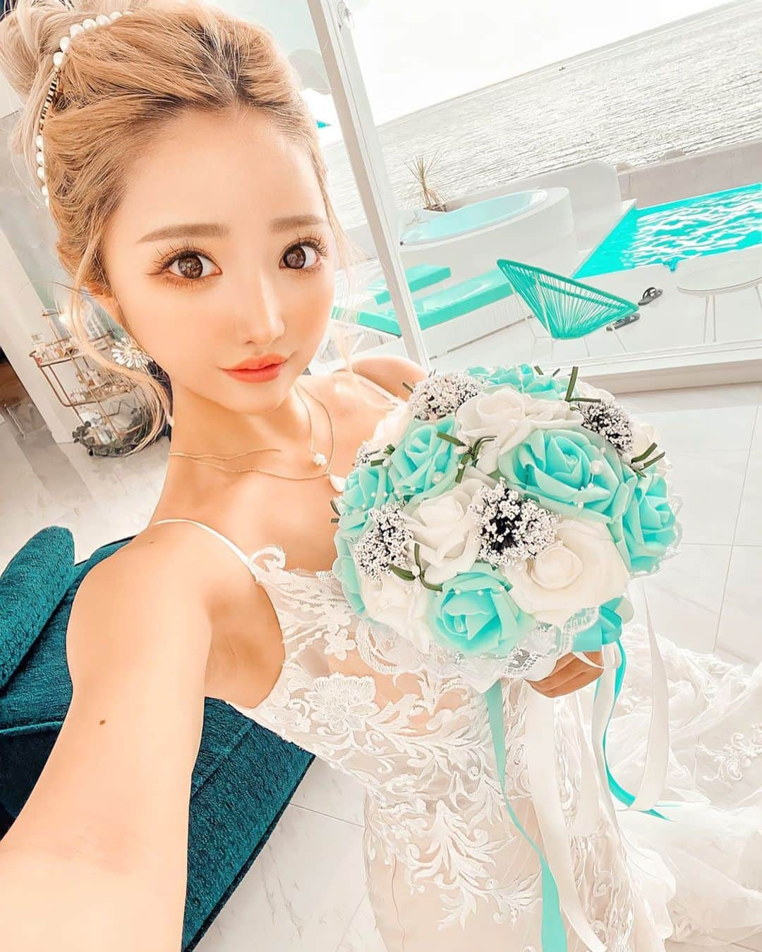 とみmamaのインスタグラム：「５年ぶりのwedding dress...💍🤍 . . . . #weddingdress #weddingwear #weddingday #weddingmakeup #weddinghair #bridal #bridalmakeup #ウェディングドレス #ウェディングヘア #ウェディングヘアメイク #ウェディングモデル #ロケーションフォトウェディング #ロケーションウェディング #マーメイドドレス #mermaiddress #dressup #リゾートウェディング #リゾートウエディング #前撮り #卒花嫁 #後撮り #後撮りドレス #新婚旅行 #ハネムーン #honeymoon #花嫁ヘア #花嫁 #花嫁ヘアメイク #花嫁ヘアスタイル #locationwedding」