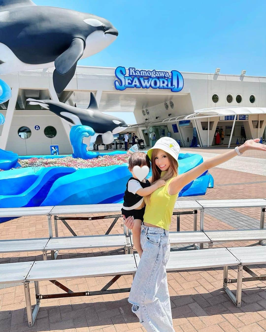 星河るいのインスタグラム：「. . ぴーたん初の水族館🐠˖* 鴨川シーワールド行ってきた！  初めてのショーも楽しかった🐬♡  途中から寝ちゃったから 水族館はまたリベンジだな（笑） . . #鴨川シーワールド#水族館#子連れ旅行 #初めての水族館#爆睡」