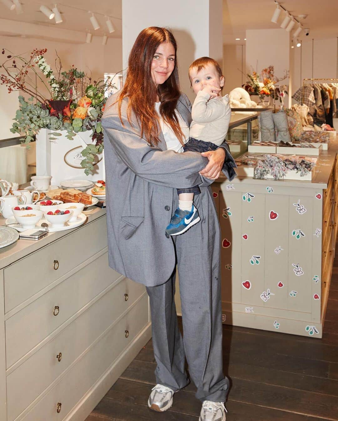 bonpointさんのインスタグラム写真 - (bonpointInstagram)「Relive @LauraVidrequin's baby shower hosted by the Maison Bonpoint. ​ Held in our Marylebone Boutique, Laura was surrounded by her closest friends to celebrate this precious event around a lovely seated breakfast. ​  📷 @AliciaWaite_​ ​ #Bonpoint #BabyShower #London」6月3日 19時00分 - bonpoint