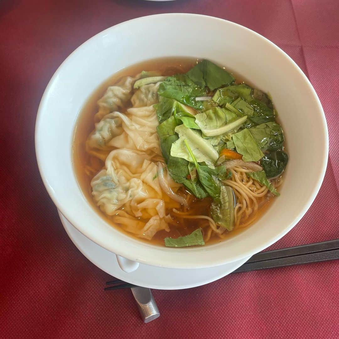 鳴海唯さんのインスタグラム写真 - (鳴海唯Instagram)「中華屋さんのワンタンラーメン🍜」6月3日 19時04分 - narumi_05