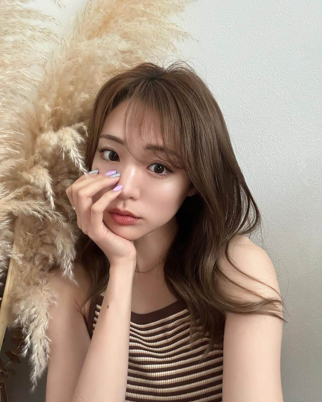 志田友美（ゆうみん）のインスタグラム：「娘が寝てる隙を狙って🤳  昨日台風すんごかったね、、🌀😵‍💫  まだ梅雨がきてないってことを知って萎えてます😮‍💨」