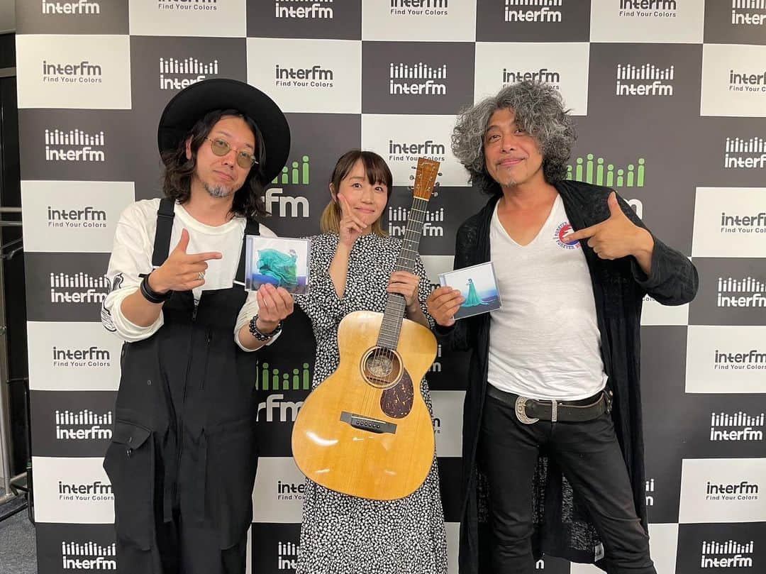 矢井田瞳さんのインスタグラム写真 - (矢井田瞳Instagram)「InterFM897『Love On Music』生放送無事終了！久々に佐藤タイジさん、ジョー横溝さんとお会いできて嬉しかった✨ 相変わらずパワフル！！  タイジさんとは「駒沢公園」をセッションさせていただきました🎸🎸  ドキドキしたけど楽しかったー！  #佐藤タイジ #ジョー横溝 #駒沢公園」6月3日 19時16分 - hitomi_yaida