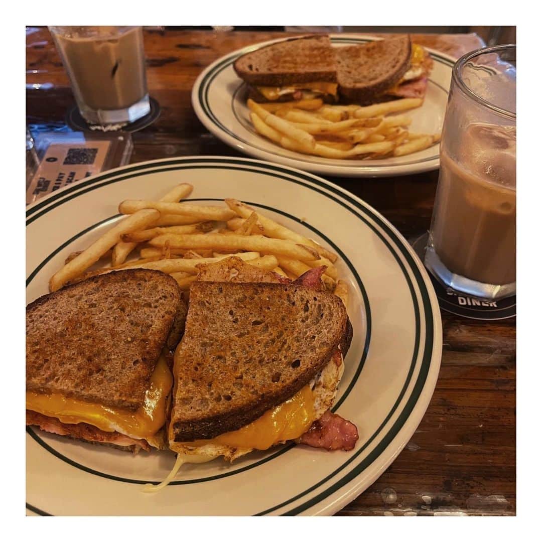 松葉愛海のインスタグラム：「🍳🥓🧀🥪」
